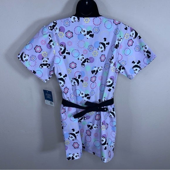 NEW ADAR MEDOUM SCRUBS TOP BELTED SHORT SLEEVE FLORAL PANDS PURPLE COLORFUL - Picture 3 of 9